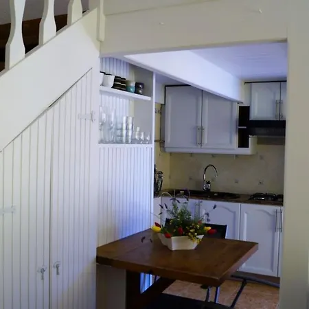 - 1 Bedroom With Pool And Sea Views Young People Group Not Allowed - 07517 *
